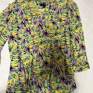 Small Women’s top. Like new 💕